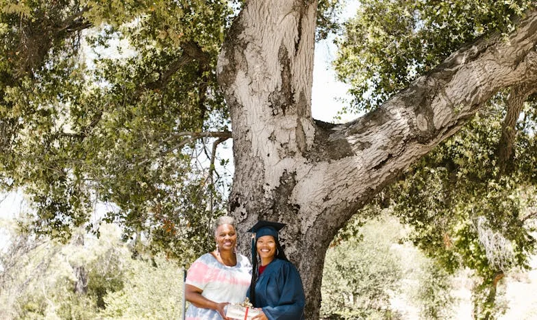 Între două iubiri: Povestea unei mame care trebuie să aleagă între fericirea ei și liniștea fiicei sale