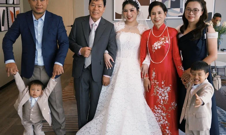 Între două lumi: Povestea mea dintr-un sat uitat de lume