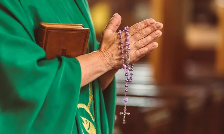 Între rugăciune și lacrimi: Povestea mea despre lupta pentru cămin, iubire și demnitate sub același acoperiș cu soacra