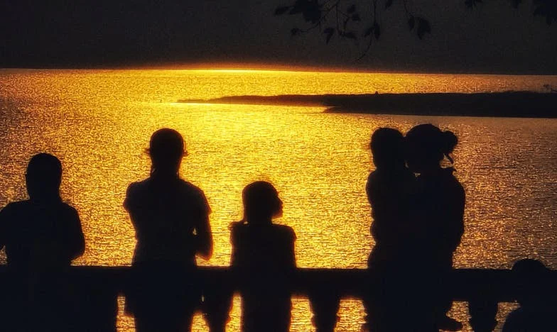 Mirosul pâinii calde și amărăciunea cuvintelor nespuse – Povestea Ivonei dintr-o bucătărie românească