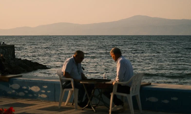 Sub Aceeași Acoperiș: Cum M-a ZdrobIt Trădarea Soțului Meu cu Cea Mai Bună Prietenă