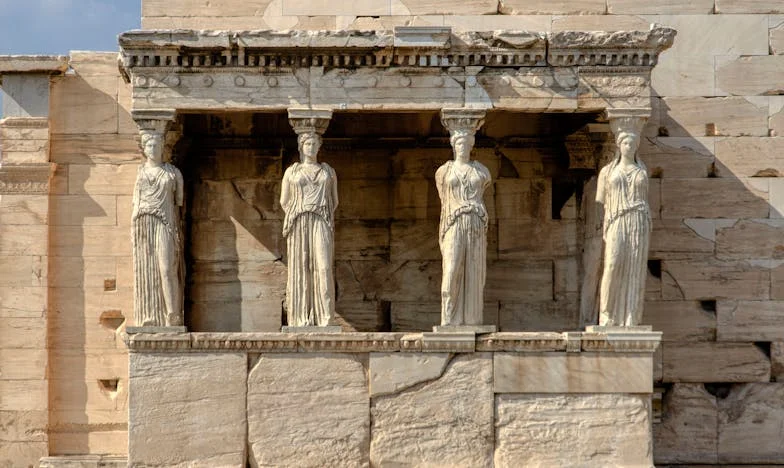 Δύο φωτιές μέσα μου: Η ιστορία των επιλογών που κουβαλάμε