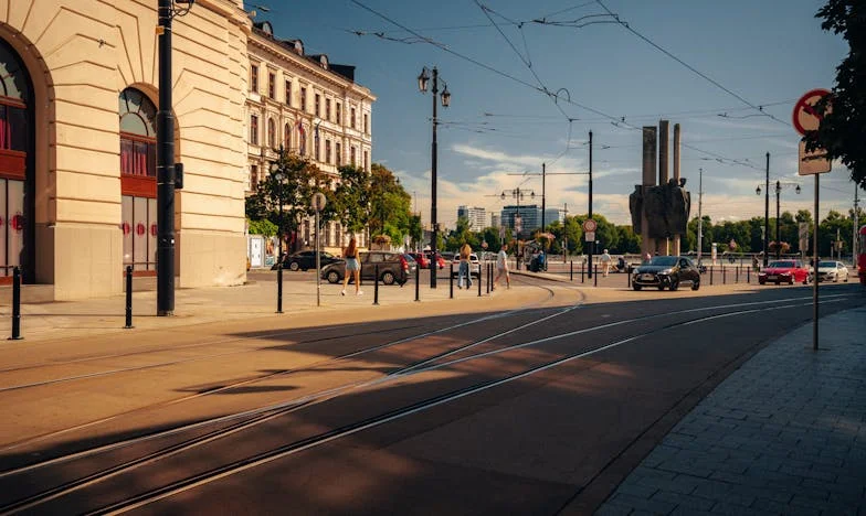 Oczy minionej przyjaźni: Spotkanie po latach w autobusie pełnym wspomnień