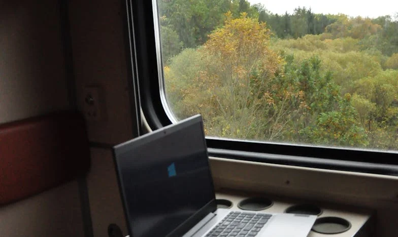 Dwadzieścia lat kłamstw: Jak jeden telefon zburzył moje życie i odsłonił drugą rodzinę mojego męża