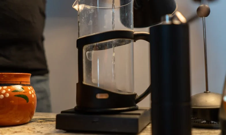 Pod ciężarem przeszłości i oczekiwań: Moja historia jako synowa w polskiej rodzinie