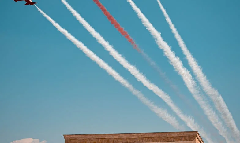 Pod Jednym Dachem: Opowieść o Chciwości, Rodzinie i Przebaczeniu