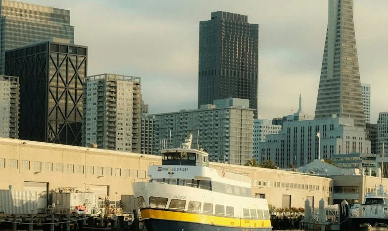 Tajemnica, która rozdarła rodzinę: Opowieść o córce, której nie wolno było istnieć