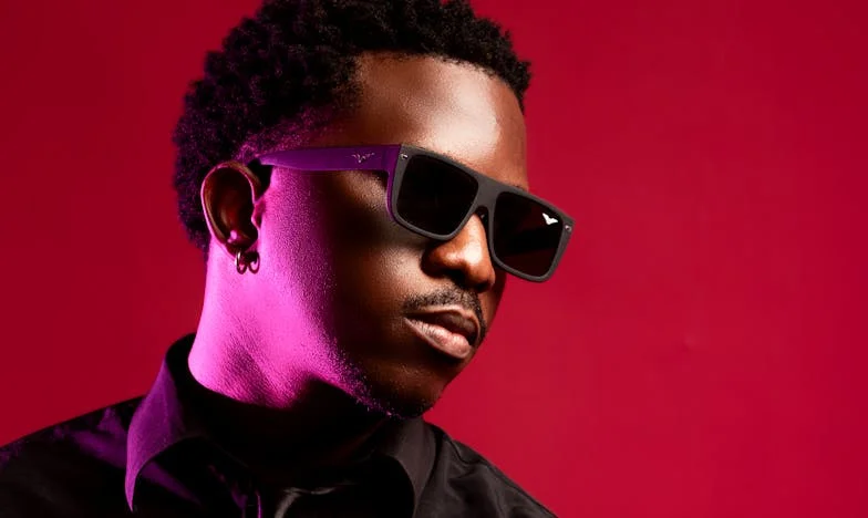 Trzy miesiące ciszy: Gdy wakacje rozdzielają rodzinę