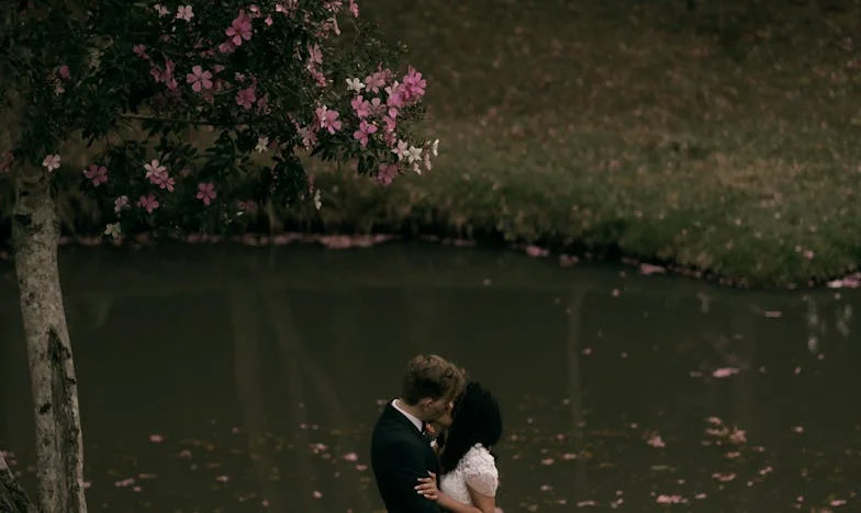 Za zamkniętymi drzwiami: Historia Anny o rodzinnych sekretach, złudzeniach i walce o siebie