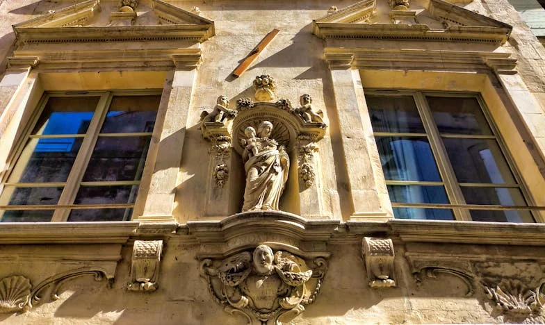 Zdrada w cieniu rodzinnych tajemnic – historia Justyny z Poznania