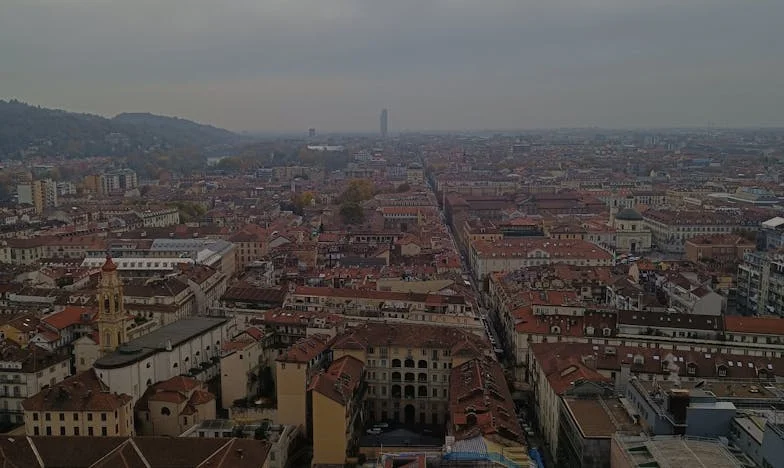 "Dlaczego On Ciągle Porównuje Mnie do Swojej Byłej? Moja Walka o Własną Wartość w Małżeństwie"