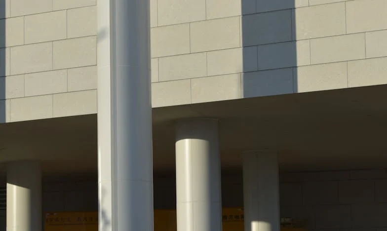 Pod jednym dachem: Walka o babcię i prawdę – jak jedna plotka zmieniła moje życie