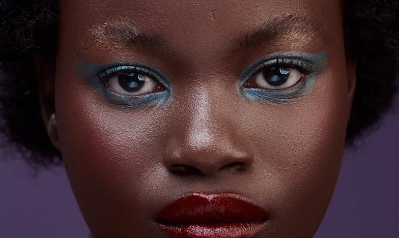 Pomoc nieznajomej kobiecie i zrujnowane życie mojej matki – jak po latach odkryłam prawdę