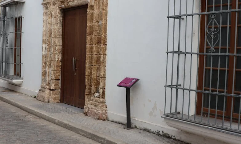 Granice miłości: Czy można być dobrą siostrą i dobrą żoną jednocześnie?