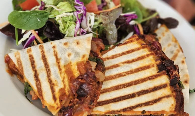 „Moja matka mnie oszukała i wszystko zapisała siostrze”: Historia rodzinnej zdrady i walki o sprawiedliwość