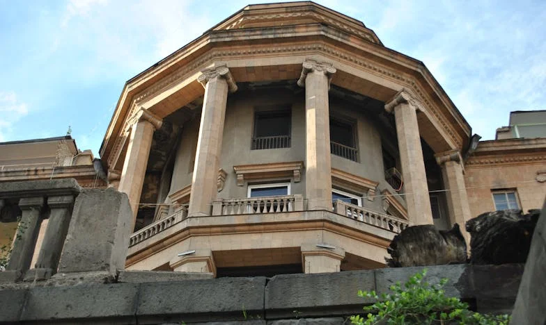 Nie miałam pieniędzy na urodziny syna – a potem nieznajoma zrobiła coś, co zmieniło moje życie