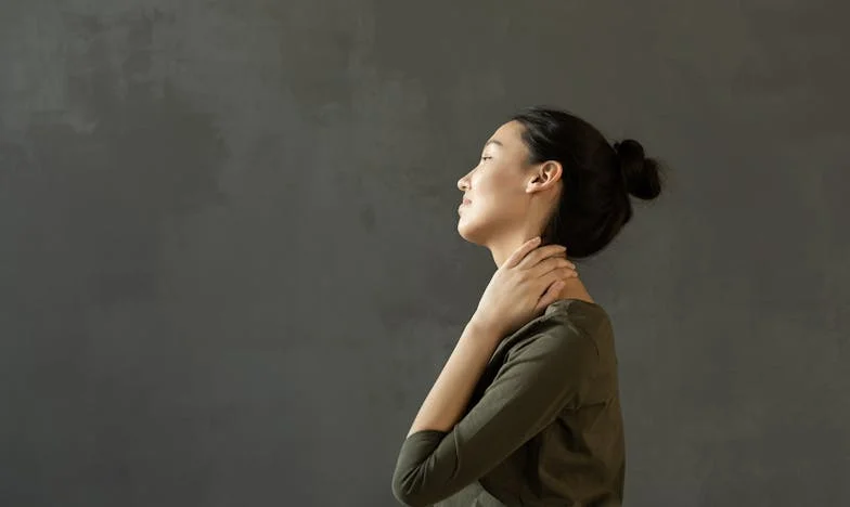 Niewidzialne więzy: Przebudzenie polskiego ojca. Historia o tym, jak próbując pomóc córkom, rozdarłem rodzinę.