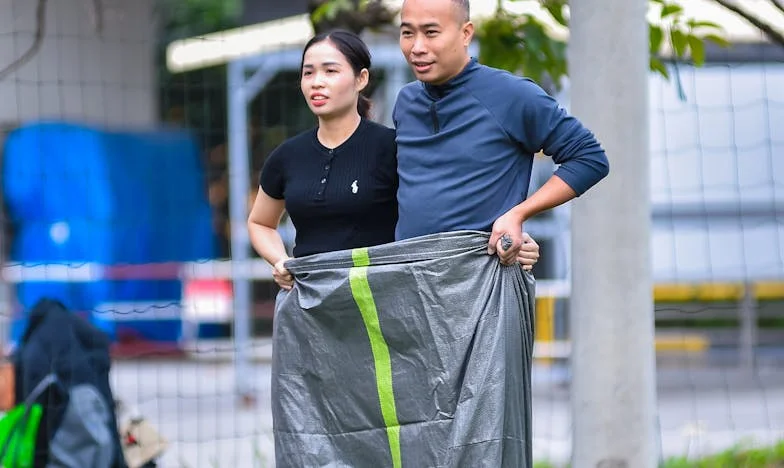 Przyjaciele tylko z pozoru: Historia zdrady zza ściany