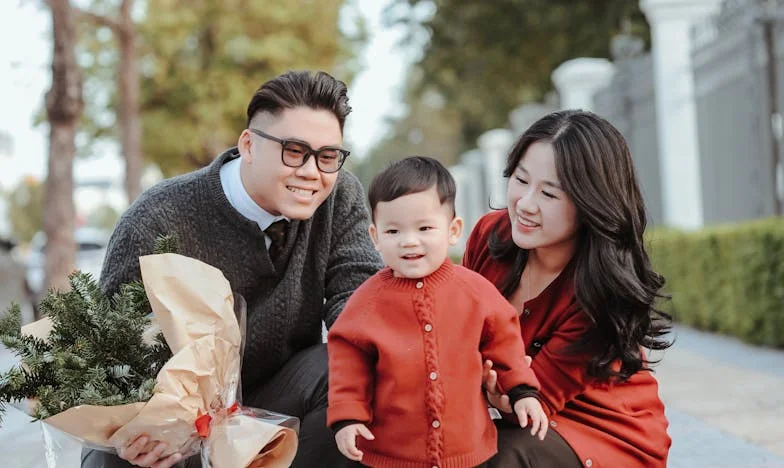 Wyrzucona z domu po wiadomości o ciąży – po dekadzie rodzina prosi mnie o pomoc. Moja historia dorastania zbyt wcześnie.