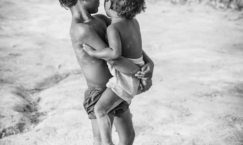 Miłość zza ściany: Jak przypadkowe spotkanie zmieniło wszystko