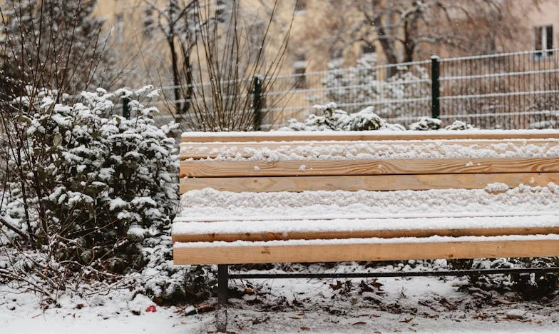 „Twój mąż, kochana, przyprowadza inną, gdy cię nie ma”. Historia zdrady, która rozdarła moją rodzinę