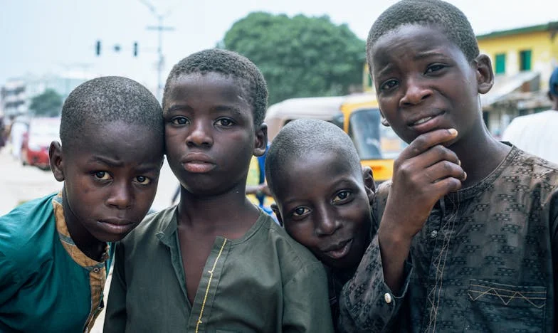 Kiedy Mąż Wyjechał w Delegację, Teściowa Wyrzuciła Mnie z Domu: Historia o Zdradzie i Odwadze