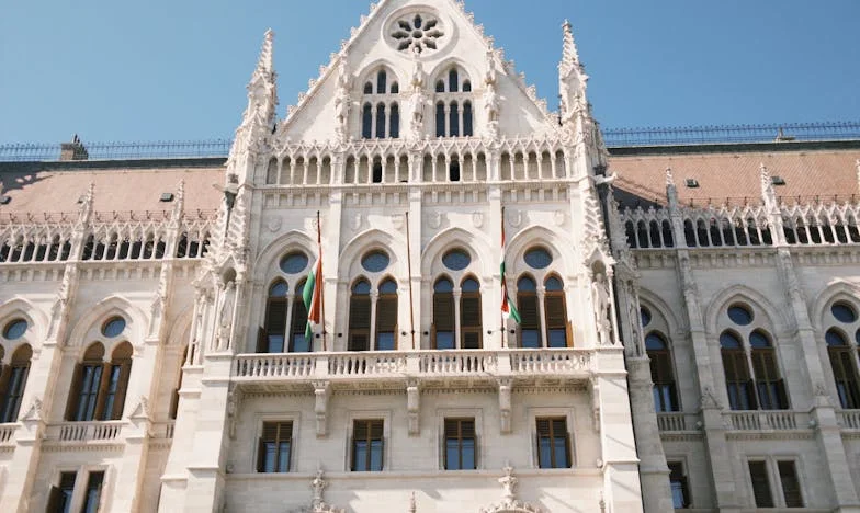 Między młotem a kowadłem: Kiedy rodzina męża staje się moim największym wrogiem