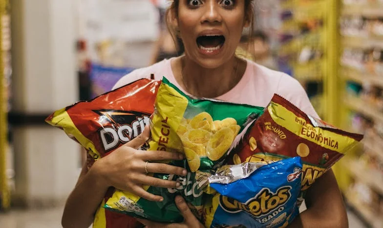 Milioner udaje niepełnosprawnego, by sprawdzić swoją narzeczoną — a prawdziwą miłość znajduje tam, gdzie się jej nie spodziewał