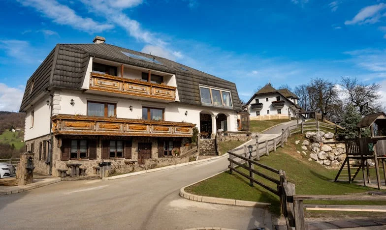 Miłość na próbę: Historia matki, która nie potrafi zaakceptować nowej rodziny syna