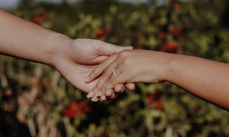 "Nie jestem już nikim: Historia Sary, która z ulicy trafiła do serca rodziny"