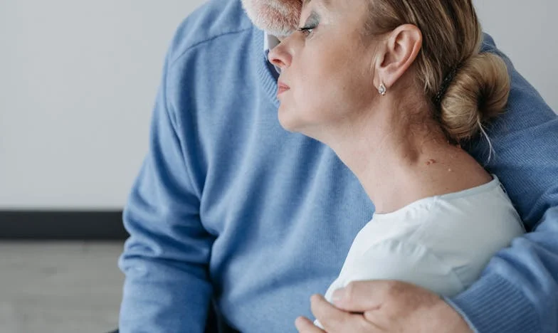 Za blisko: Cena pragnienia bycia rodziną