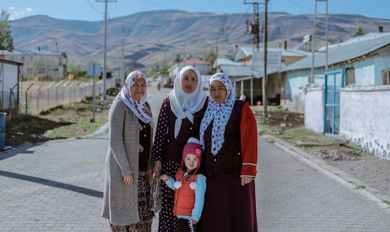 Cicha obecność na urodzinach mojej córki – historia matki z Warszawy