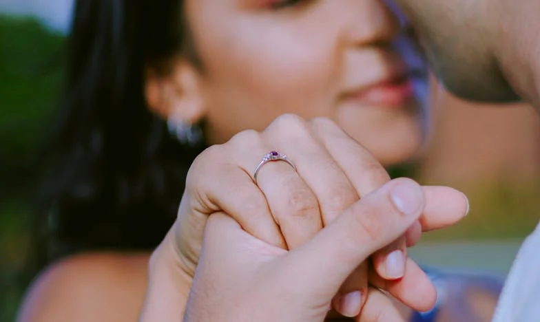 Dlaczego kochanka, dla której mąż zostawił rodzinę, jest smutna: Prawdziwe życie niewiele przypomina bajki