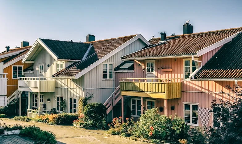 Mamo, oddaj mi klucze do mieszkania. Przez ciebie Sara wraca późno do domu, a ja prawie nie widuję żony