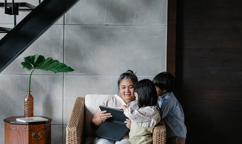 "Między młotem a kowadłem: historia matki, która nie umiała odpuścić"