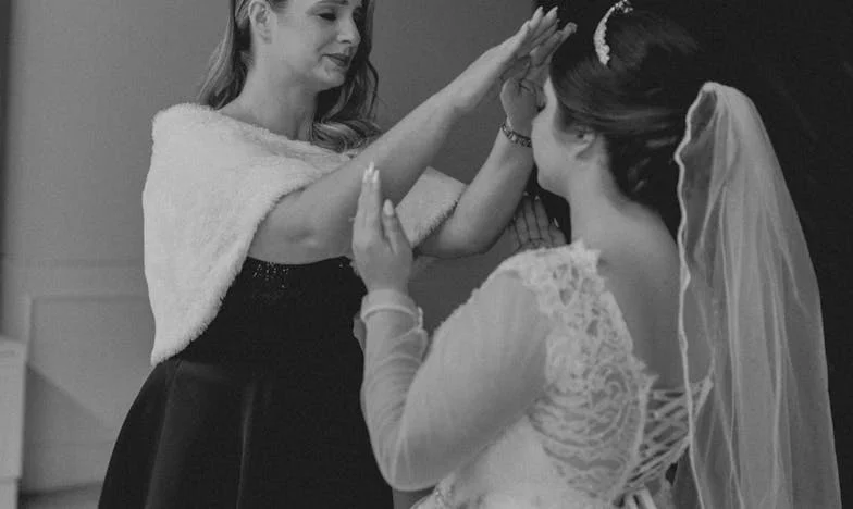 "Nie chcę, żebyś przyszła na mój ślub": Historia matki, której córka odwróciła się w najważniejszym momencie