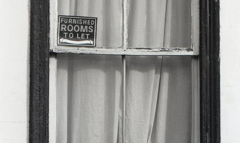 „Oddaj tę sukienkę, i tak już się w nią nie zmieścisz!” – Moje życie z polską teściową