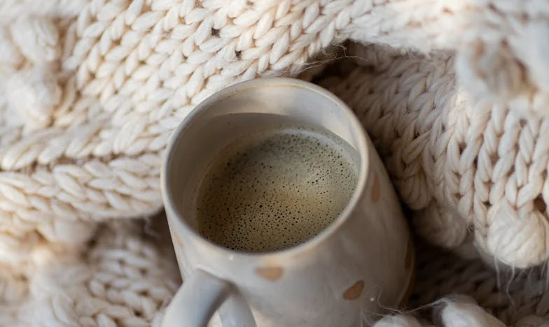 Oddała mieszkanie synowi, a teraz prosi mnie o pomoc – historia o rodzinnych dylematach i niesprawiedliwości