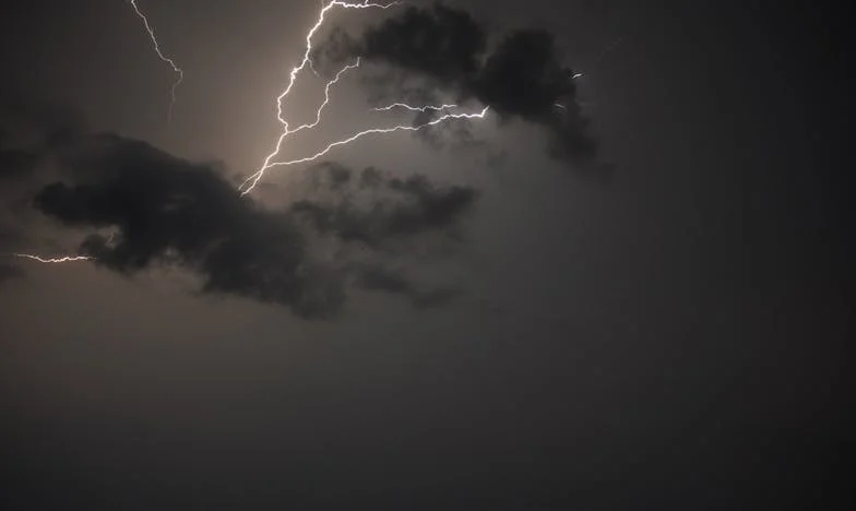 Prawie urodziła w kuchni, gotując obiad dla męża: Historia zagubionych priorytetów