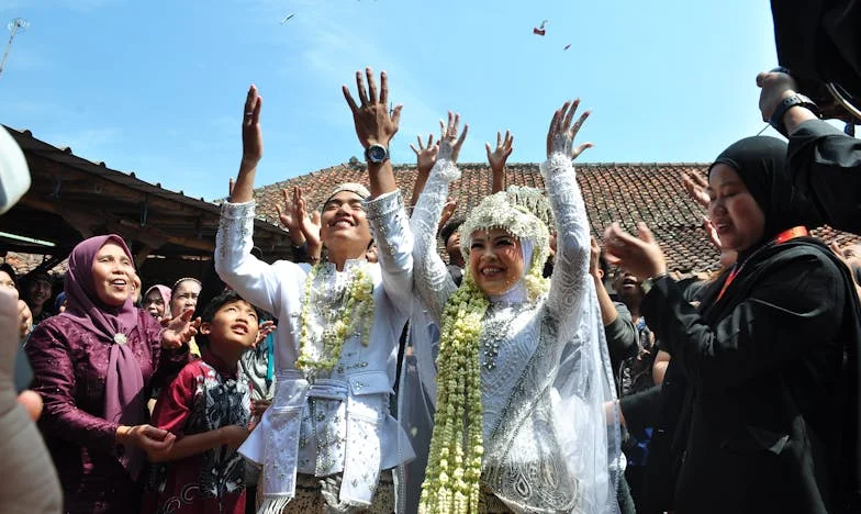 Dom podzielony: Cena dumy i uprzedzeń przy naszym stole