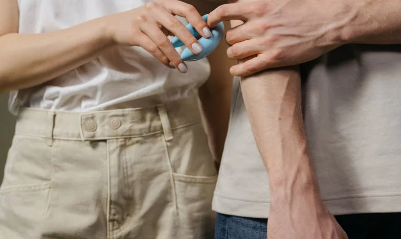 Dzień, w którym wybrałam milczenie zamiast wojny: Jak postawienie granic teściowej uratowało moje małżeństwo