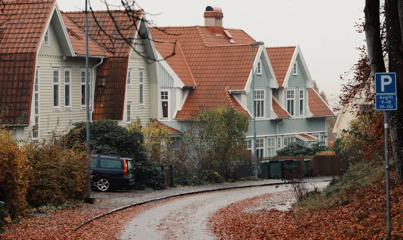 „Kasia, pokaż nam dziecko!” – Opowieść o granicach i ciekawości w warszawskim bloku