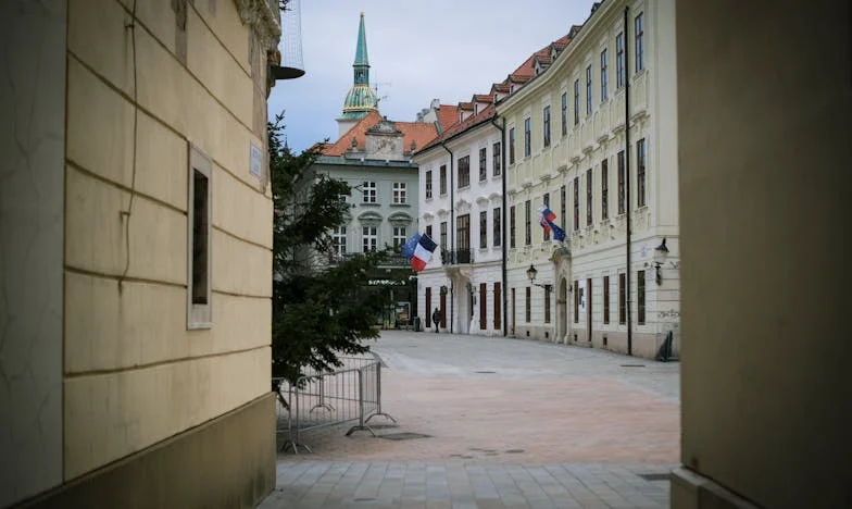 Kiedy Miłość Spotyka Dziedzictwo: Dzień, w Którym Moja Idealna Dziewczyna Poznała Moją Babcię
