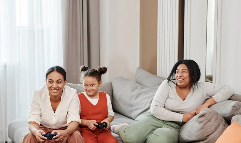 Między dzieciństwem a odpowiedzialnością: Historia młodej matki z Poznania