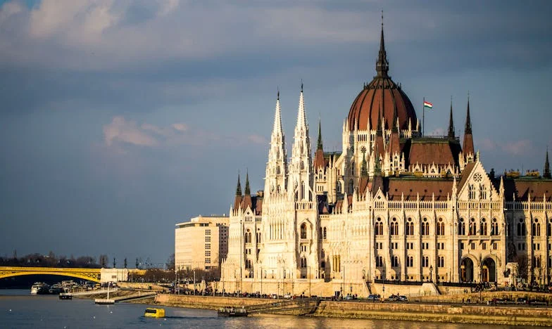 „Nie jesteś matką, jeśli nie siedzisz w domu!” – Moja walka o siebie między rodziną a marzeniami