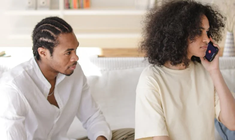 W cieniu teściowej: Walka o naszą rodzinę