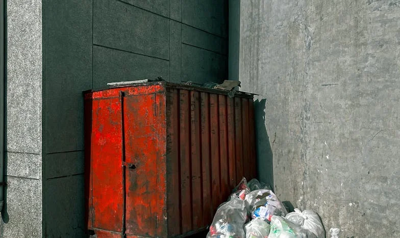 Wygoniłam syna i jego żonę z mieszkania. Dopiero wtedy zrozumiałam, ile lat żyłam w poczuciu winy – i jak bardzo wszyscy tego nadużywali