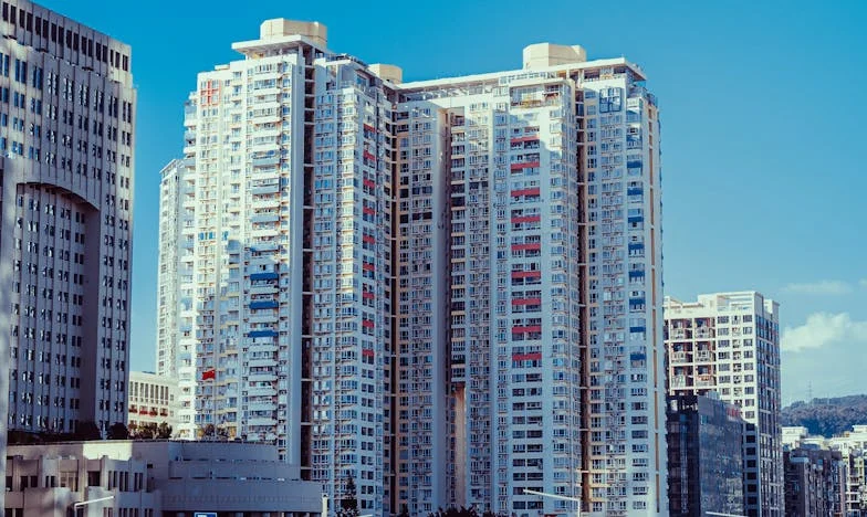 Med dolžnostjo in svobodo: Moja zgodba z mamo