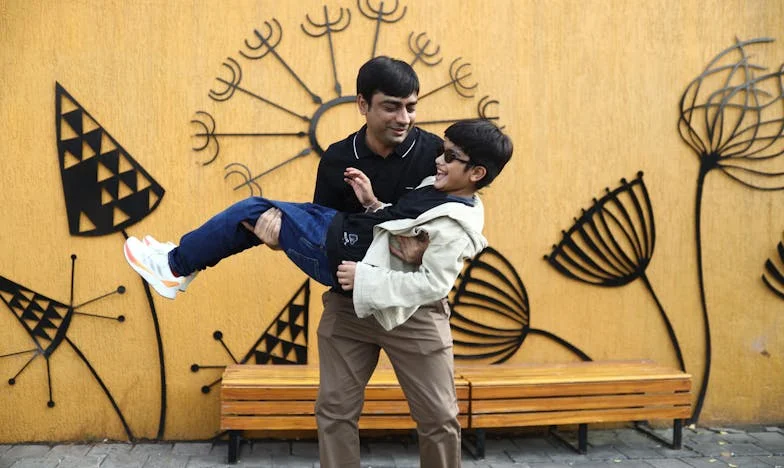 Pusti, da se tvoja bivša preseli k nama – Ko ljubezen trči ob meje zaupanja