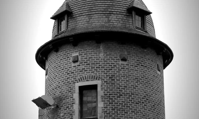 Cesta, ki ni vodila nikamor: Zgodba Marije in njenih otrok na robu vasi